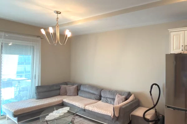 Shtepi ne shitje Apartament ne Tirane, 1+1, Mobilimi E mobiluar, Pagesa 120,000  Euro.