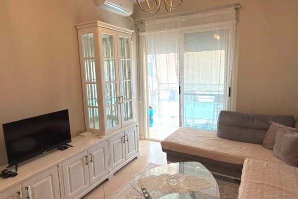 Shtepi ne shitje Apartament ne Tirane, 1+1, Mobilimi E mobiluar, Pagesa 120,000  Euro.