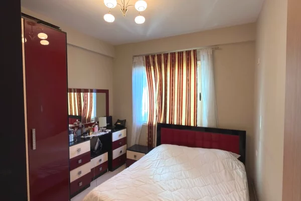 Shtepi ne shitje Apartament ne Tirane, 1+1, Mobilimi E mobiluar, Pagesa 120,000  Euro.