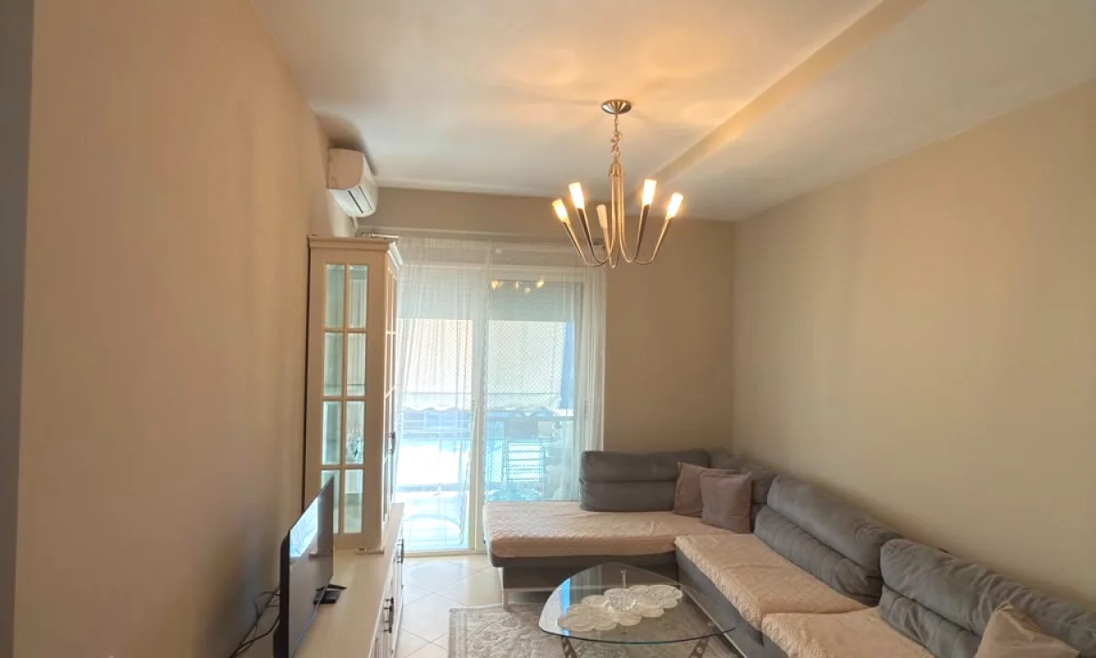 Shtepi ne shitje Apartament ne Tirane, 1+1, Mobilimi E mobiluar, Pagesa 120,000  Euro.