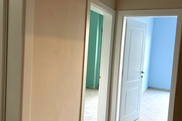 Shtepi ne shitje Apartament ne Tirane, 2+1, Mobilimi Bosh, pa mobiluar, Pagesa 12,000,000  Leke.