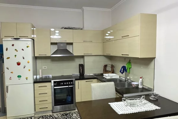 Shtepi ne shitje Apartament ne Tirane, 2+1, Mobilimi E mobiluar, Pagesa 14,200,000  Leke.