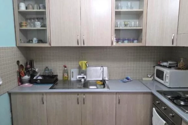 Shtepi ne shitje Apartament ne Tirane, 1+1, Mobilimi E mobiluar, Pagesa 125,000  Euro.