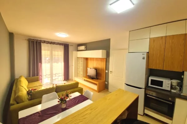 Shtepi me qera Apartament ne Tirane, 2+1, Mobilimi E mobiluar, Pagesa 75,000  Leke.