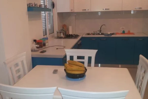 Shtepi me qera Apartament ne Tirane, 2+1, Mobilimi E mobiluar, Pagesa 50,000  Leke.