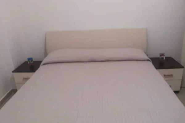 Shtepi me qera Apartament ne Tirane, 2+1, Mobilimi E mobiluar, Pagesa 50,000  Leke.