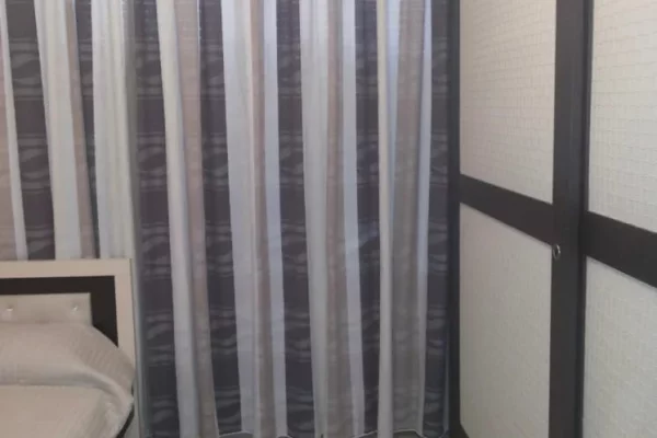 Shtepi me qera Apartament ne Tirane, 2+1, Mobilimi E mobiluar, Pagesa 50,000  Leke.