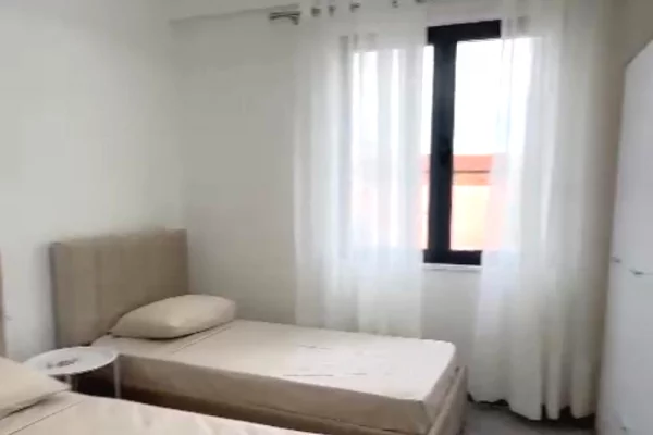 Shtepi me qera Apartament ne Tirane, 3+1, Mobilimi E mobiluar, Pagesa 75,000  Leke.