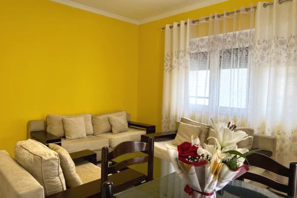 Shtepi me qera 2+1 ne Tirane - 60,000 Leke