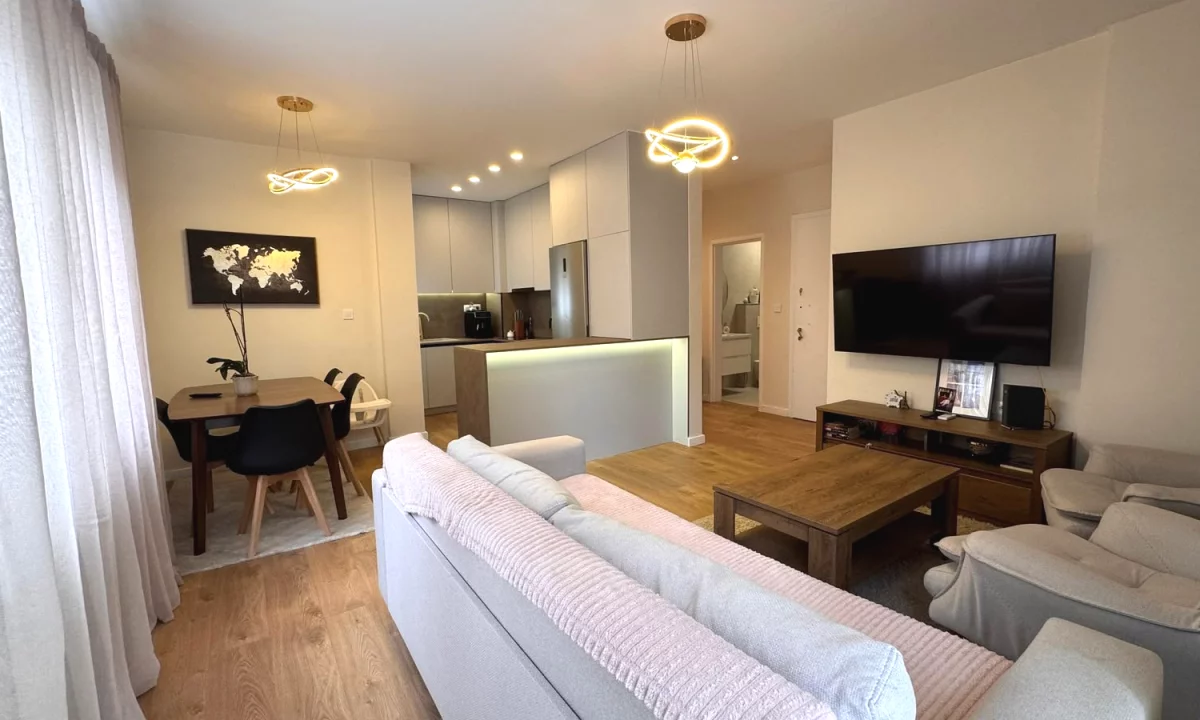 Shtepi ne shitje Apartament ne Tirane, 2+1, Mobilimi E mobiluar, Pagesa 240,000  Euro.