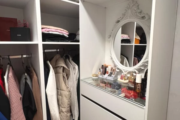 Shtepi ne shitje Apartament ne Tirane, 2+1, Mobilimi E mobiluar, Pagesa 240,000  Euro.