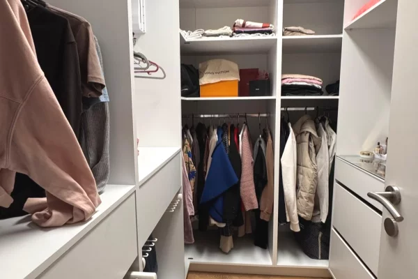 Shtepi ne shitje Apartament ne Tirane, 2+1, Mobilimi E mobiluar, Pagesa 240,000  Euro.