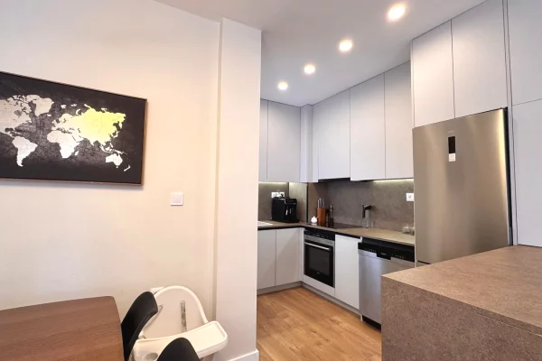 Shtepi ne shitje Apartament ne Tirane, 2+1, Mobilimi E mobiluar, Pagesa 240,000  Euro.