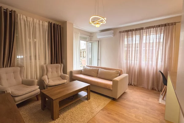 Shtepi ne shitje Apartament ne Tirane, 2+1, Mobilimi E mobiluar, Pagesa 240,000  Euro.