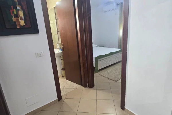 Shtepi me qera Apartament ne Tirane, 2+1, Mobilimi E mobiluar, Pagesa 650  Euro.