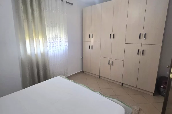 Shtepi me qera Apartament ne Tirane, 2+1, Mobilimi E mobiluar, Pagesa 650  Euro.