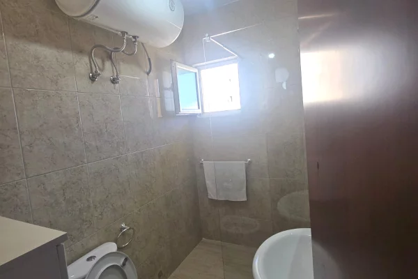 Shtepi me qera Apartament ne Tirane, 2+1, Mobilimi E mobiluar, Pagesa 650  Euro.
