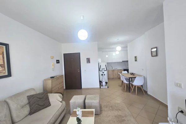Shtepi me qera Apartament ne Tirane, 2+1, Mobilimi E mobiluar, Pagesa 650  Euro.