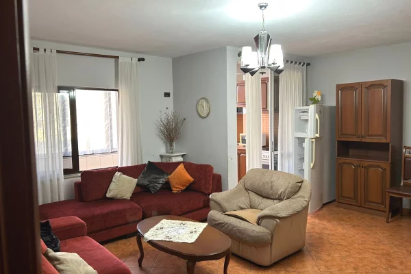 Shtepi me qera 2+1 ne Tirane - 60,000 Leke