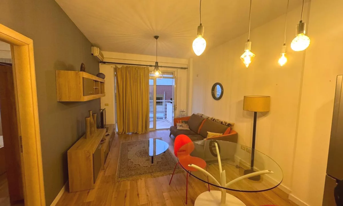 Shtepi me qera Apartament ne Tirane, 1+1, Mobilimi E mobiluar, Pagesa 550  Euro.
