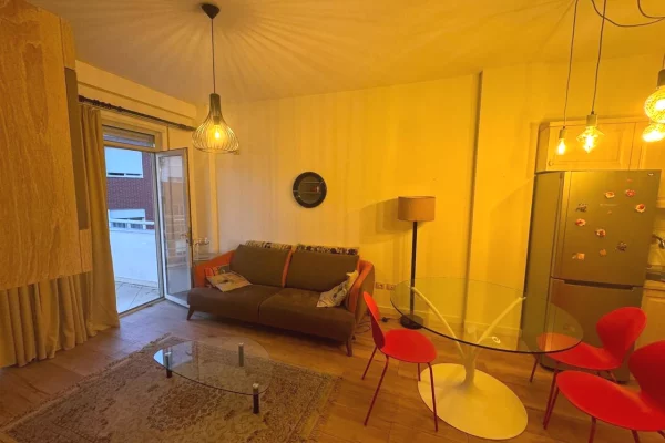 Shtepi me qera Apartament ne Tirane, 1+1, Mobilimi E mobiluar, Pagesa 550  Euro.