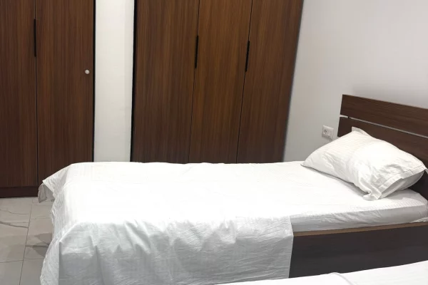 Shtepi me qera Apartament ne Tirane, 1+1, Mobilimi E mobiluar, Pagesa 45,000  Leke.