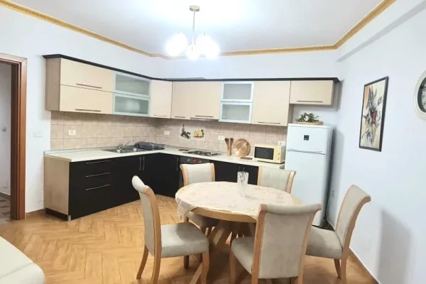 Shtepi me qera Apartament ne Tirane, 2+1, Mobilimi E mobiluar, Pagesa 65,000  Leke.