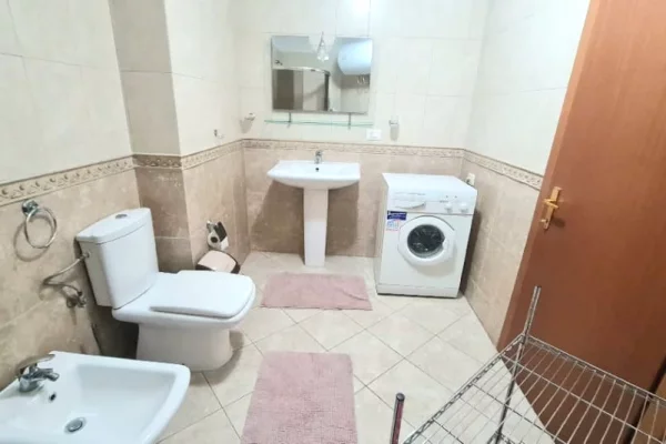 Shtepi me qera Apartament ne Tirane, 2+1, Mobilimi E mobiluar, Pagesa 65,000  Leke.