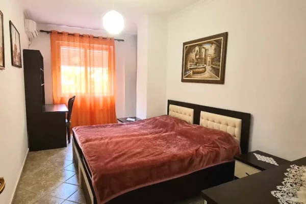 Shtepi me qera Apartament ne Tirane, 2+1, Mobilimi E mobiluar, Pagesa 65,000  Leke.