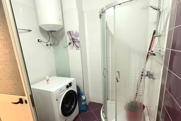 Shtepi me qera Apartament ne Tirane, 1+1, Mobilimi E mobiluar, Pagesa 45,000  Leke.