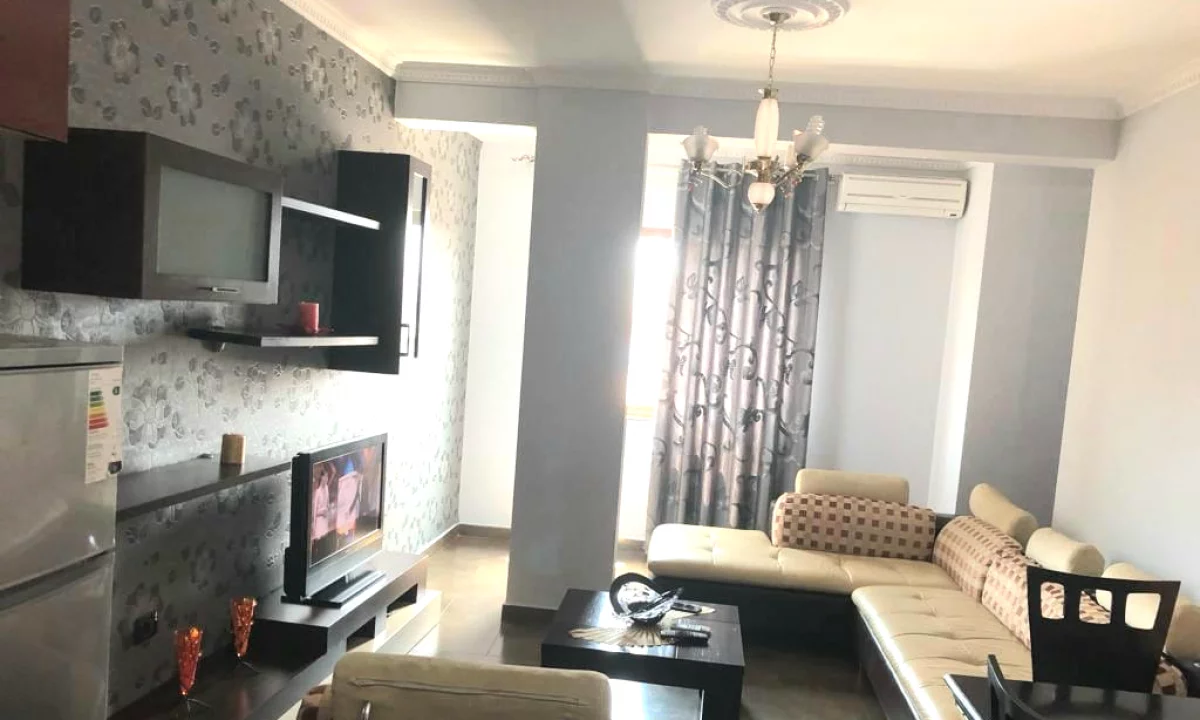 Shtepi me qera Apartament ne Tirane, 2+1, Mobilimi E mobiluar, Pagesa 65,000  Leke.