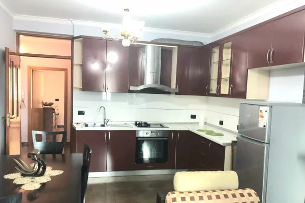 Shtepi me qera Apartament ne Tirane, 2+1, Mobilimi E mobiluar, Pagesa 65,000  Leke.