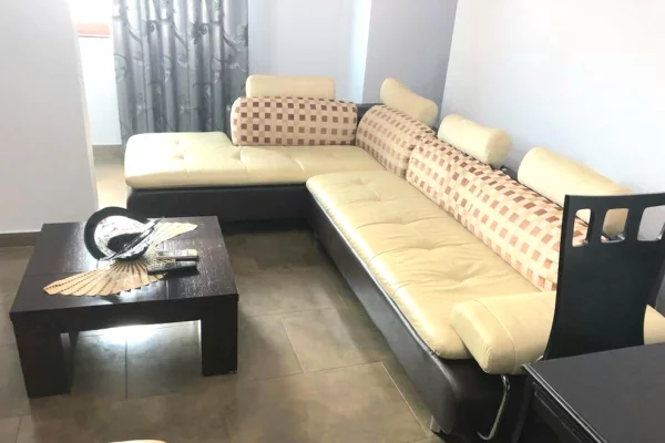 Shtepi me qera Apartament ne Tirane, 2+1, Mobilimi E mobiluar, Pagesa 65,000  Leke.