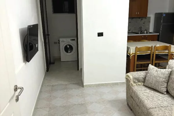 Shtepi me qera Apartament ne Tirane, Garsoniere, Mobilimi E mobiluar, Pagesa 40,000  Leke.