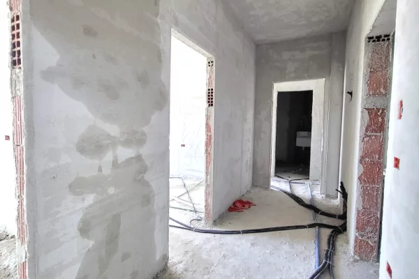 Shtepi ne shitje Apartament ne Tirane, 2+1, Mobilimi Bosh, pa mobiluar, Pagesa 180,000  Euro.