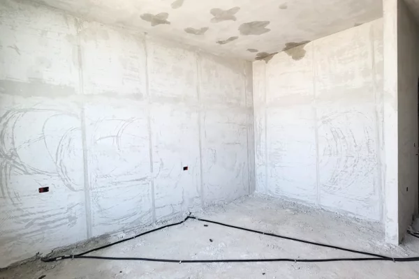 Shtepi ne shitje Apartament ne Tirane, 2+1, Mobilimi Bosh, pa mobiluar, Pagesa 180,000  Euro.
