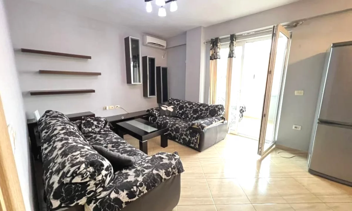 Shtepi me qera Apartament ne Tirane, 2+1, Mobilimi E mobiluar, Pagesa 50,000  Leke.