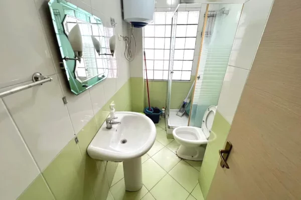 Shtepi me qera Apartament ne Tirane, 2+1, Mobilimi E mobiluar, Pagesa 50,000  Leke.