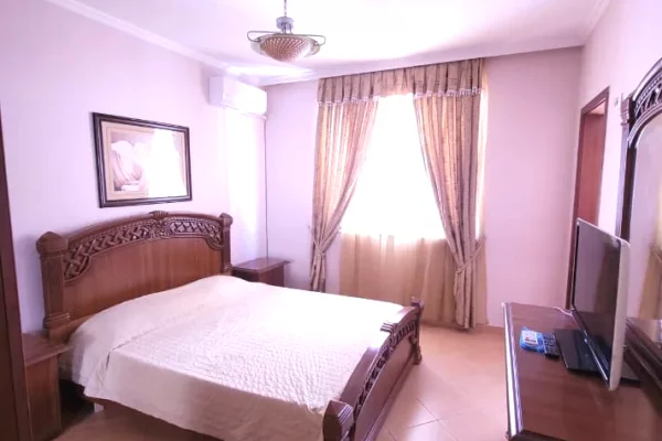 Shtepi me qera Apartament ne Tirane, 2+1, Mobilimi E mobiluar, Pagesa 75,000  Leke.