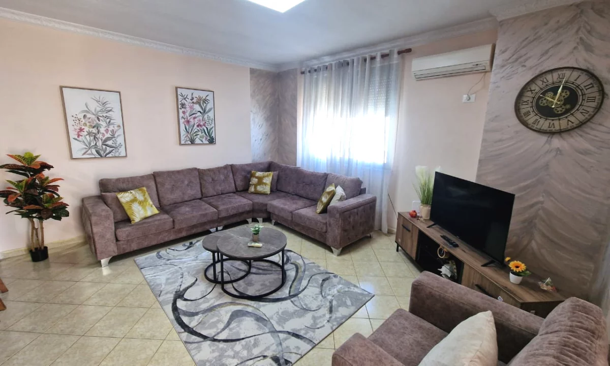 Shtepi me qera Apartament ne Tirane, 2+1, Mobilimi E mobiluar, Pagesa 75,000  Leke.
