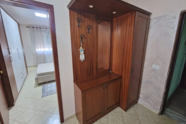 Shtepi me qera Apartament ne Tirane, 2+1, Mobilimi E mobiluar, Pagesa 75,000  Leke.