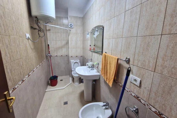 Shtepi me qera Apartament ne Tirane, 2+1, Mobilimi E mobiluar, Pagesa 75,000  Leke.