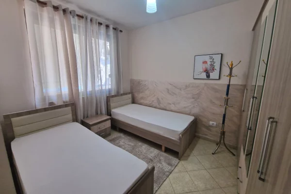Shtepi me qera Apartament ne Tirane, 2+1, Mobilimi E mobiluar, Pagesa 75,000  Leke.