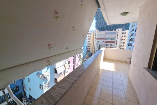 Shtepi me qera Apartament ne Tirane, 2+1, Mobilimi E mobiluar, Pagesa 75,000  Leke.