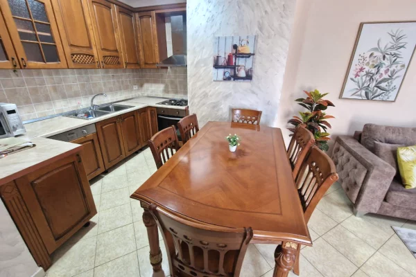 Shtepi me qera Apartament ne Tirane, 2+1, Mobilimi E mobiluar, Pagesa 75,000  Leke.