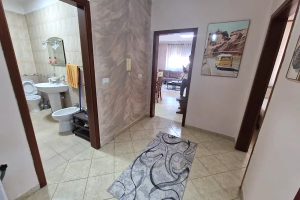Shtepi me qera Apartament ne Tirane, 2+1, Mobilimi E mobiluar, Pagesa 75,000  Leke.