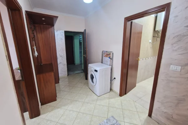 Shtepi me qera Apartament ne Tirane, 2+1, Mobilimi E mobiluar, Pagesa 75,000  Leke.