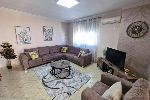 Shtepi me qera 2+1 ne Tirane - 75,000 Leke