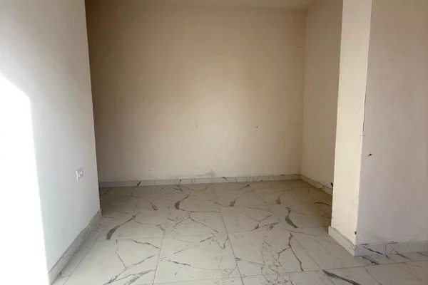Shtepi ne shitje Apartament ne Tirane, 2+1, Mobilimi Bosh, pa mobiluar, Pagesa 240,000  Euro.