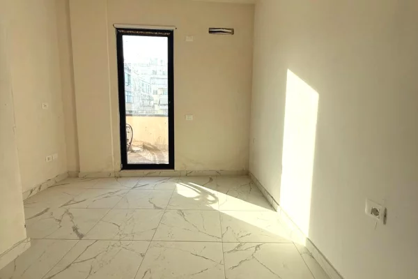Shtepi ne shitje Apartament ne Tirane, 2+1, Mobilimi Bosh, pa mobiluar, Pagesa 240,000  Euro.